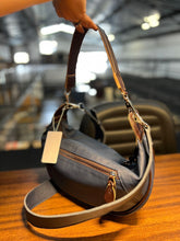 Carregar imagem no visualizador da galeria, Bolsa MALIBU em couro legítimo