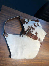 Carregar imagem no visualizador da galeria, Lançamento! Bolsa CAPRI em couro legítimo