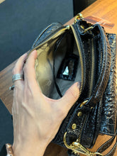 Carregar imagem no visualizador da galeria, Bolsa MÔNACO em couro legítimo
