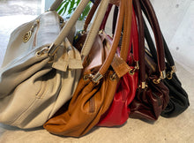 Carregar imagem no visualizador da galeria, Bolsa VIENA em couro legítimo