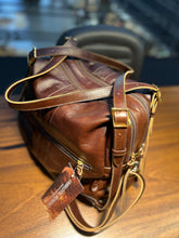 Carregar imagem no visualizador da galeria, Bolsa NORUEGA em couro Legítimo