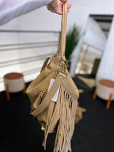 Carregar imagem no visualizador da galeria, Bolsa SUÉCIA em couro legítimo