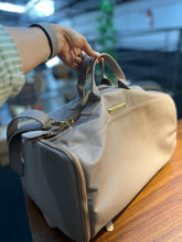 Carregar imagem no visualizador da galeria, Mala/Mochila ATLAS em couro legítimo