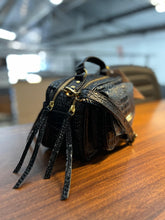 Carregar imagem no visualizador da galeria, Bolsa MÔNACO em couro legítimo