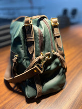 Carregar imagem no visualizador da galeria, Bolsa NORUEGA em couro Legítimo