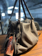 Carregar imagem no visualizador da galeria, Bolsa NORUEGA em couro Legítimo