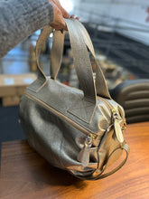Carregar imagem no visualizador da galeria, Bolsa BAHAMAS MATELASSÊ em couro legítimo