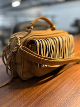 Carregar imagem no visualizador da galeria, Bolsa MÔNACO em couro legítimo