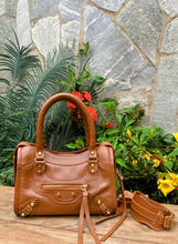 Carregar imagem no visualizador da galeria, Bolsa BALENCIAGGA em couro legítimo