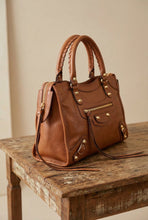 Carregar imagem no visualizador da galeria, Bolsa SPALLA (inspiração Balenciagga) em couro legítimo