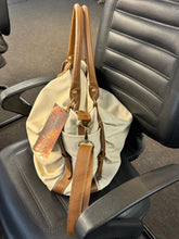 Carregar imagem no visualizador da galeria, Bolsa HAIA em couro legítimo