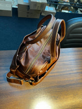 Carregar imagem no visualizador da galeria, Bolsa BUENOS AIRES em couro legítimo