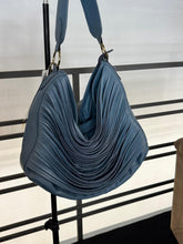 Carregar imagem no visualizador da galeria, LANÇAMENTO! Bolsa OCEANO em couro legítimo