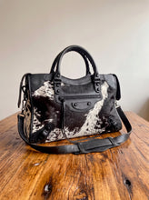 Carregar imagem no visualizador da galeria, Bolsa SPALLA (inspiração Balenciagga) em couro legítimo