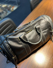 Carregar imagem no visualizador da galeria, Mala de Viagem HELSINK em couro legítimo