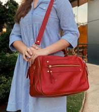 Carregar imagem no visualizador da galeria, Bolsa SUÍÇA em couro legítimo