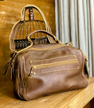 Carregar imagem no visualizador da galeria, Bolsa SUÍÇA em couro legítimo