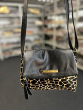 Carregar imagem no visualizador da galeria, Bolsa ATENAS em couro legítimo