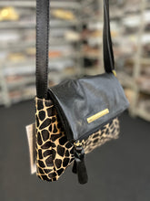 Carregar imagem no visualizador da galeria, Bolsa ATENAS em couro legítimo