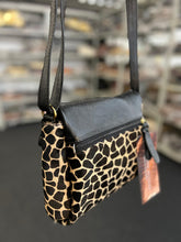 Carregar imagem no visualizador da galeria, Bolsa ATENAS em couro legítimo