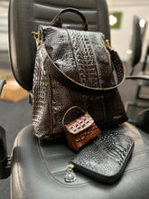 Carregar imagem no visualizador da galeria, Bolsa Mochila TOKYO antifurto em couro legítimo