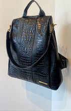 Carregar imagem no visualizador da galeria, Bolsa Mochila TOKYO antifurto em couro legítimo