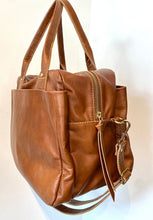 Carregar imagem no visualizador da galeria, Bolsa BUENOS AIRES em couro legítimo