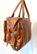 Carregar imagem no visualizador da galeria, Bolsa BUENOS AIRES em couro legítimo