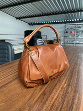 Carregar imagem no visualizador da galeria, Bolsa BOLÍVIA em couro legítimo