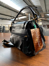 Carregar imagem no visualizador da galeria, Bolsa BOLÍVIA em couro legítimo