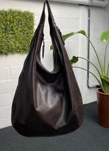 Carregar imagem no visualizador da galeria, Bolsa BANGKOK em couro legítimo