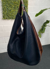 Carregar imagem no visualizador da galeria, Bolsa BANGKOK em couro legítimo