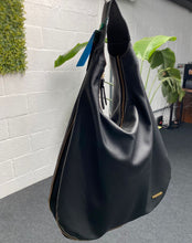 Carregar imagem no visualizador da galeria, Bolsa BANGKOK em couro legítimo