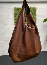 Carregar imagem no visualizador da galeria, Bolsa BANGKOK em couro legítimo