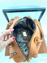 Carregar imagem no visualizador da galeria, Bolsa BRASIL em couro legítimo