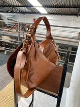 Carregar imagem no visualizador da galeria, Bolsa BÉLGICA em couro legítimo