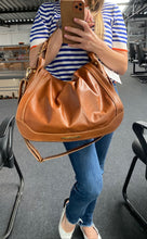 Carregar imagem no visualizador da galeria, Bolsa BÉLGICA em couro legítimo