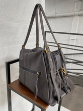 Carregar imagem no visualizador da galeria, Bolsa NORUEGA em couro Legítimo