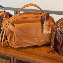 Carregar imagem no visualizador da galeria, Bolsa MÔNACO em couro legítimo