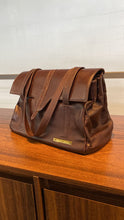 Carregar imagem no visualizador da galeria, Bolsa CHILE em couro legítimo
