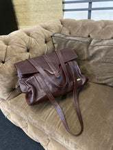 Carregar imagem no visualizador da galeria, Bolsa CHILE em couro legítimo