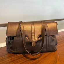 Carregar imagem no visualizador da galeria, Bolsa CHILE em couro legítimo