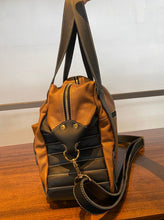 Carregar imagem no visualizador da galeria, Bolsa JAPÃO em couro legítimo