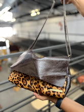 Carregar imagem no visualizador da galeria, Bolsa CARTEIRO LIVERPOOL em couro legítimo