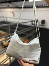 Carregar imagem no visualizador da galeria, Bolsa CARTEIRO LIVERPOOL em couro legítimo