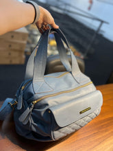 Carregar imagem no visualizador da galeria, Bolsa BAHAMAS MATELASSÊ em couro legítimo