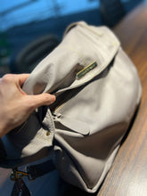 Carregar imagem no visualizador da galeria, Bolsa FRANÇA em couro legítimo