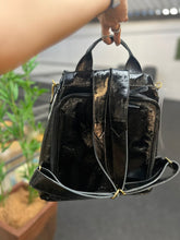 Carregar imagem no visualizador da galeria, Bolsa Mochila TOKYO antifurto em couro legítimo