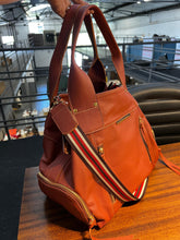 Carregar imagem no visualizador da galeria, Bolsa MONTEVIDÉO em couro legítimo