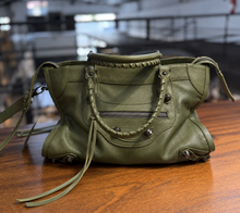Carregar imagem no visualizador da galeria, Bolsa SPALLA (inspiração Balenciagga) em couro legítimo